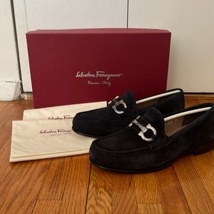 Salvatore Ferragamo Gancini bit slip on bond dress loafer navy suede men 7.5 EEE